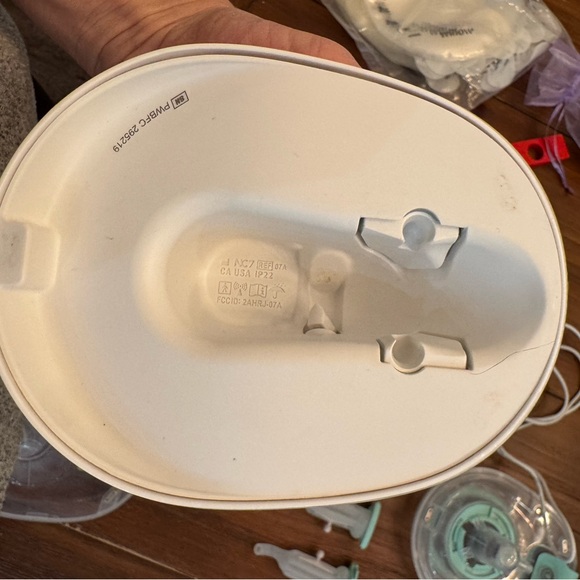 • Willow 3.0 • 3rd generation portable pump 24mm reusable containers and 52 bags - Picture 8 of 13